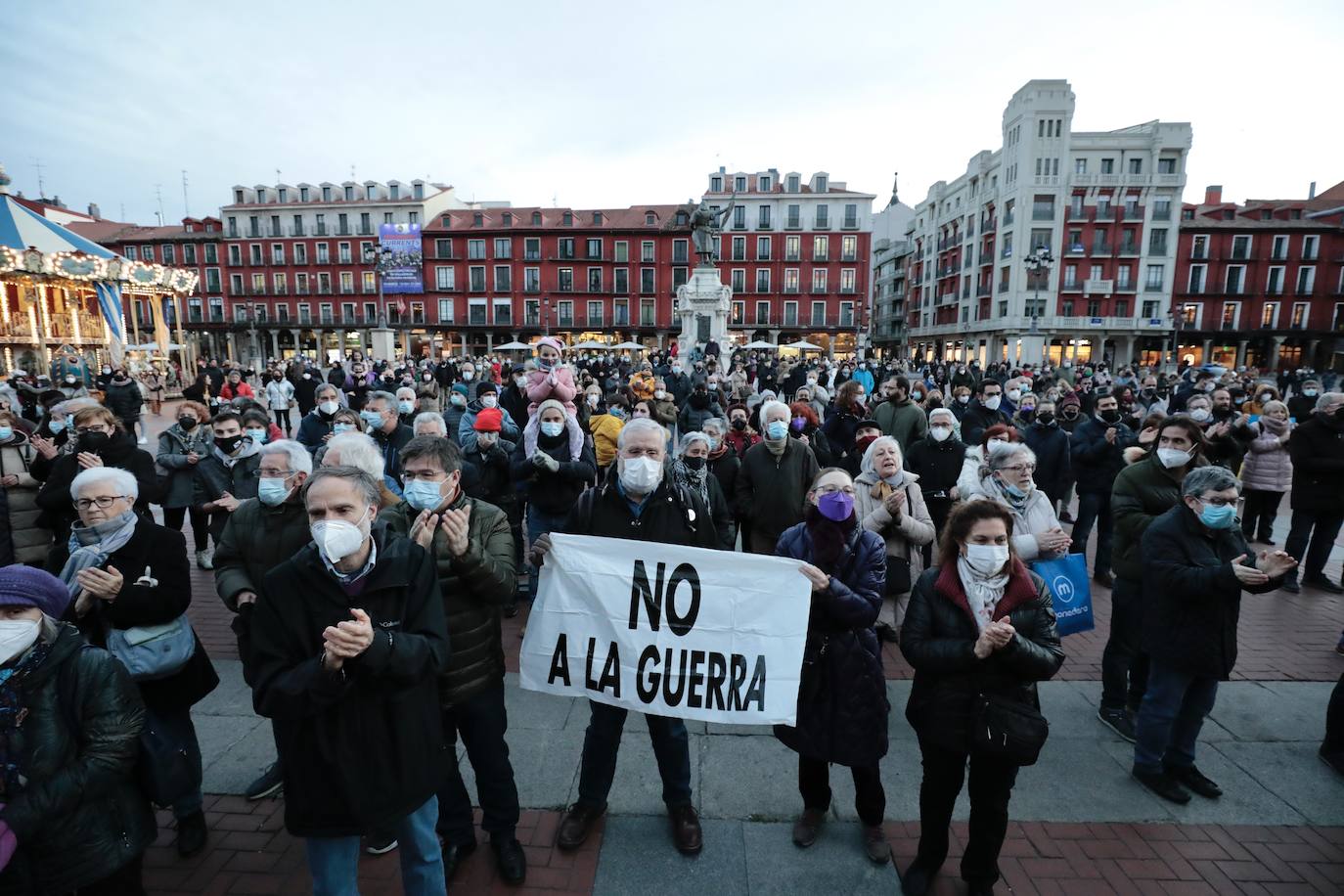 Fotos: Concentración contra la guerra en Ucrania, plaza Mayor Valladolid