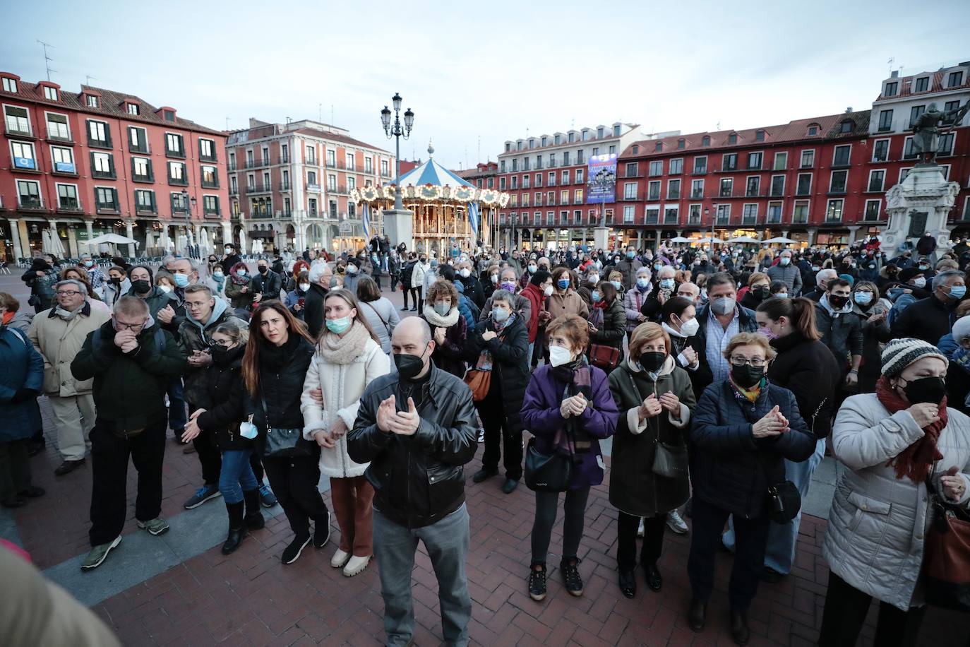 Fotos: Concentración contra la guerra en Ucrania, plaza Mayor Valladolid