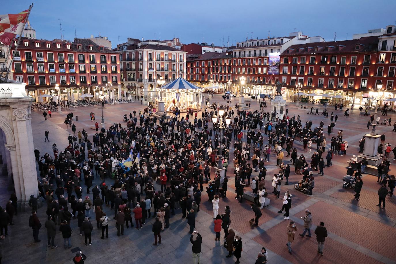 Fotos: Concentración contra la guerra en Ucrania, plaza Mayor Valladolid