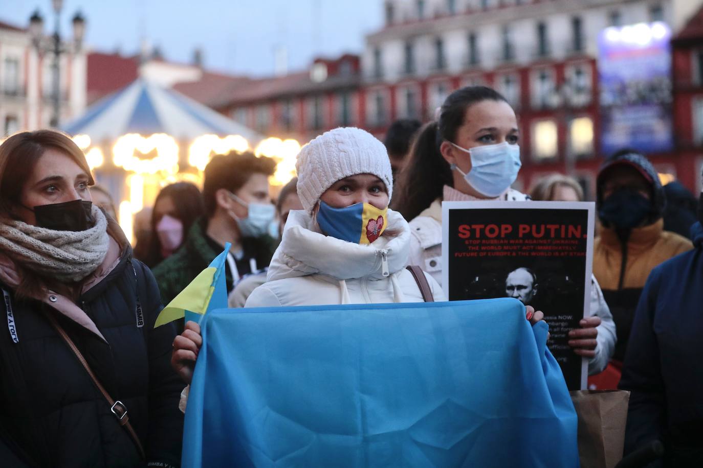 Fotos: Concentración contra la guerra en Ucrania, plaza Mayor Valladolid