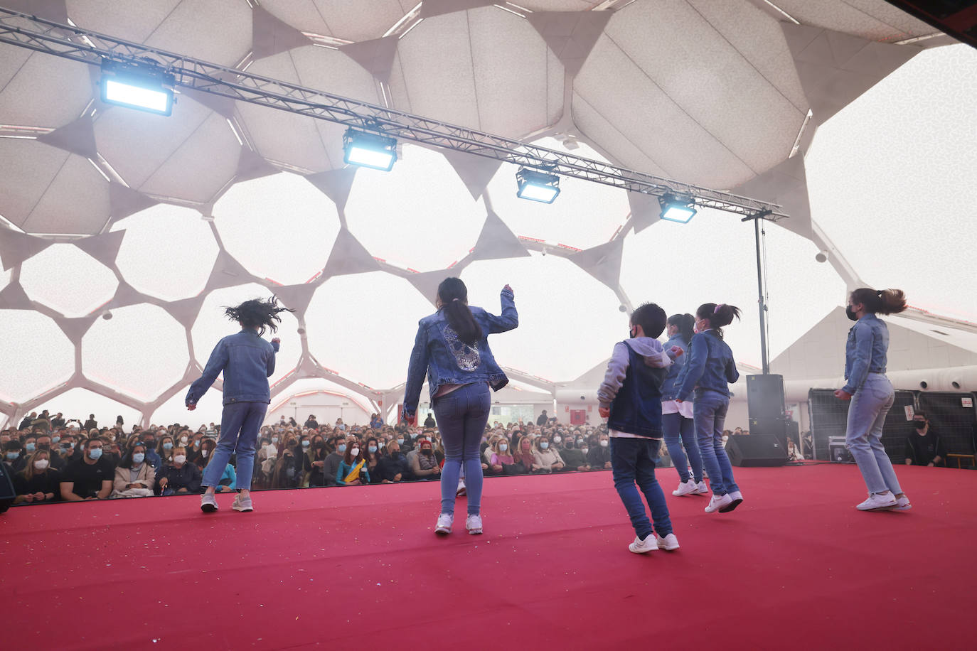 Fotos: Espectáculo de baile infantil en la Cúpula del Milenio de Valladolid