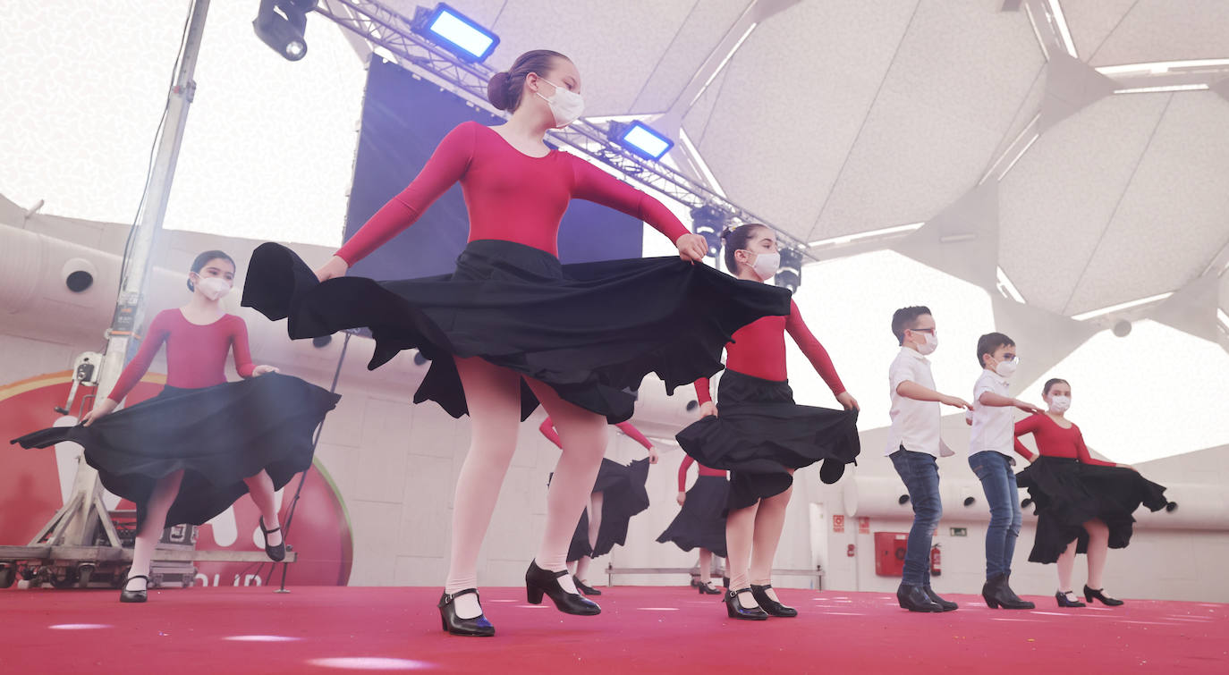 Fotos: Espectáculo de baile infantil en la Cúpula del Milenio de Valladolid