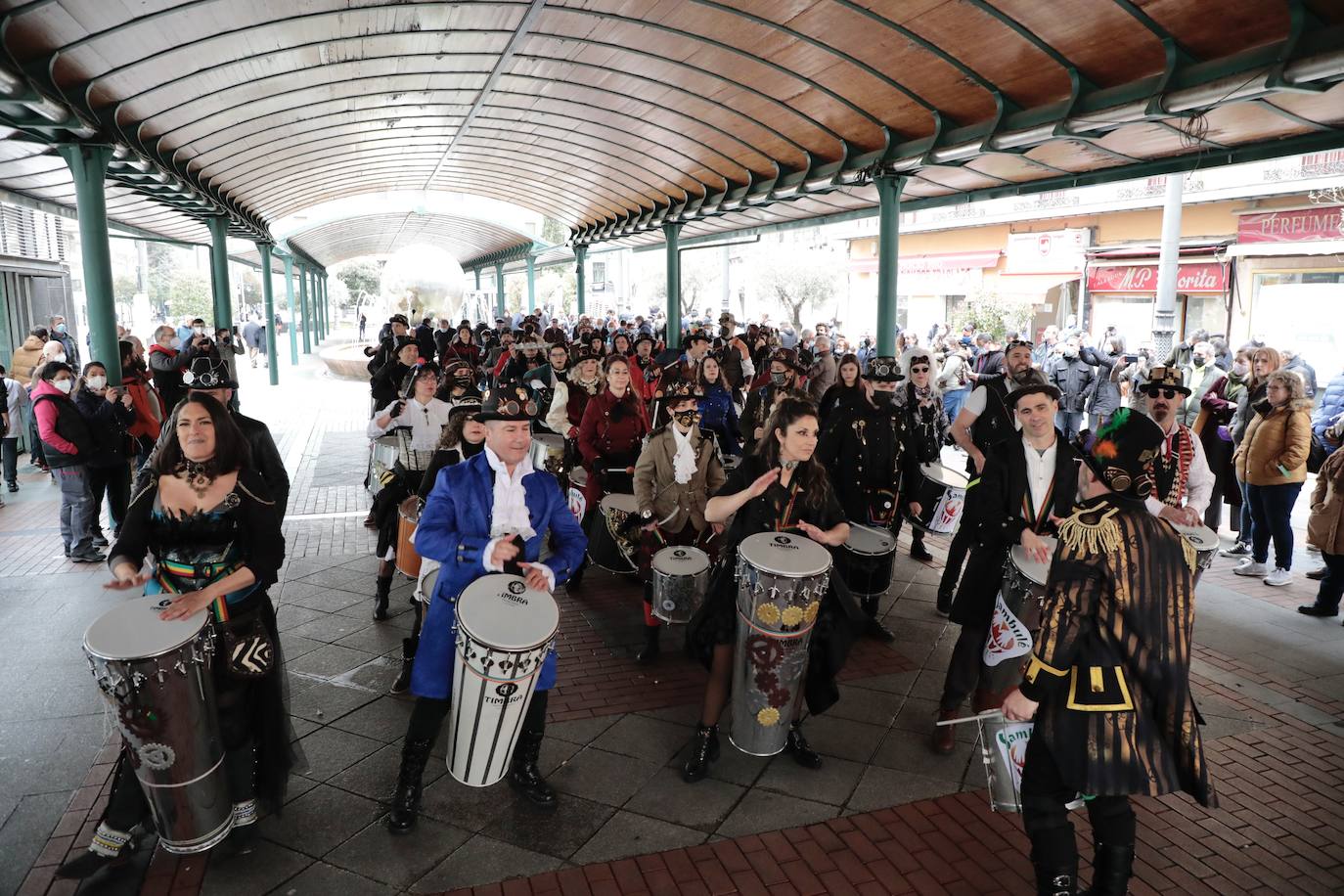 Fotos: Batucada carnavalera en el centro de Valladolid