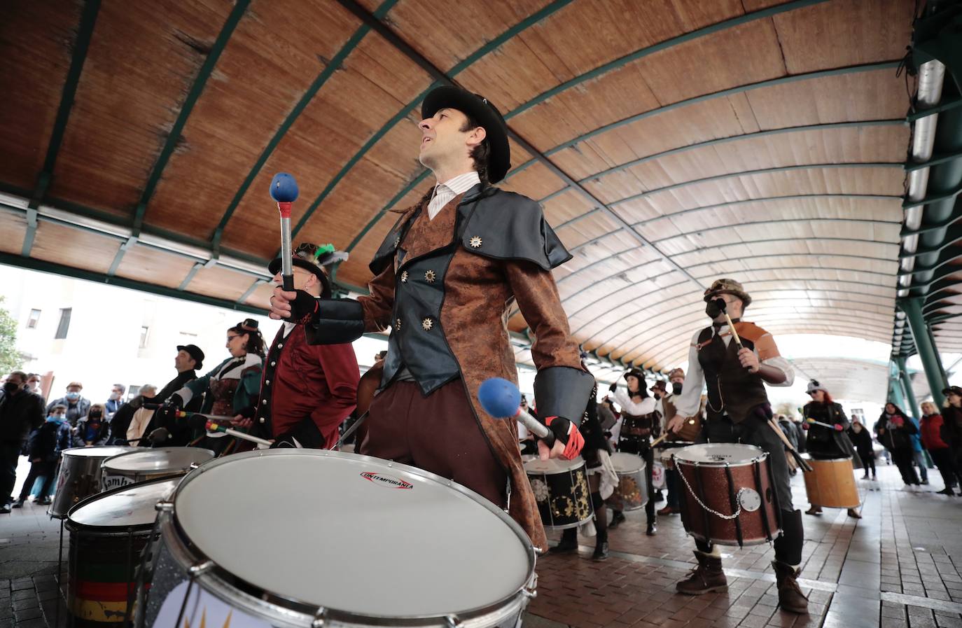 Fotos: Batucada carnavalera en el centro de Valladolid