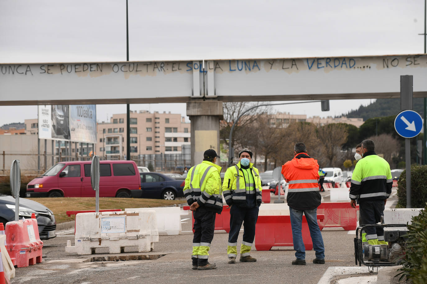 Fotos: La Policía Local de Valladolid regula el tráfico en la rotonda de San Agustín