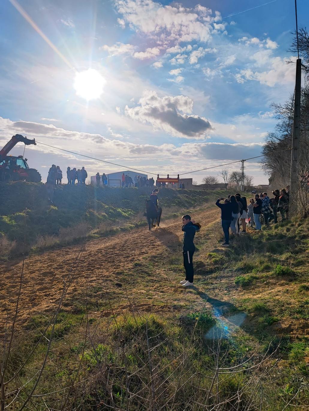 Fotos: Los quintos de Tordehumos y Villafrechós renuevan la tradición del Domingo Gordo