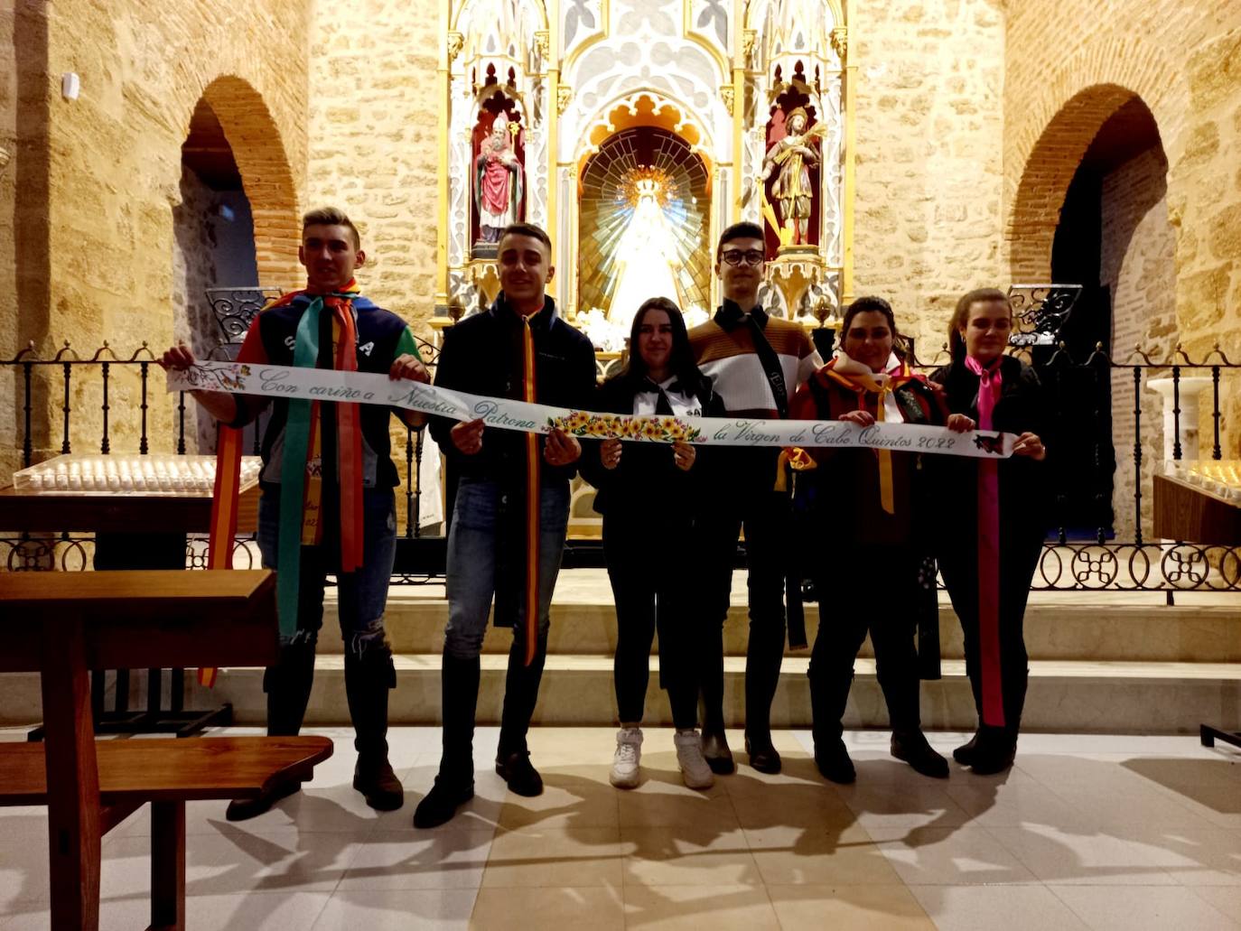 Fotos: Los quintos de Tordehumos y Villafrechós renuevan la tradición del Domingo Gordo