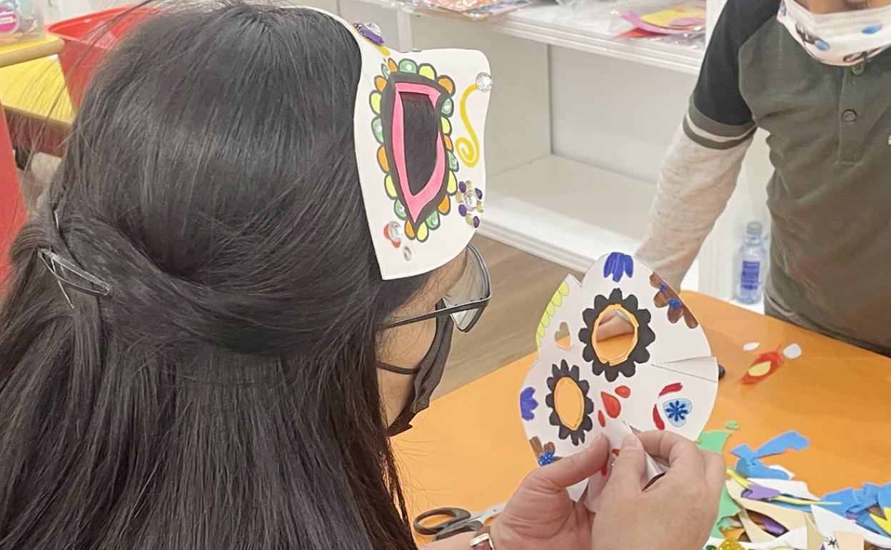 Creación de máscaras en el Centro Comercial el Tormes. 