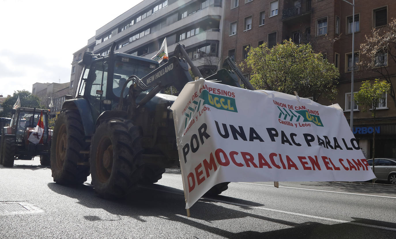 Fotos: Tractorada en Palencia contra los elevados costes de producción