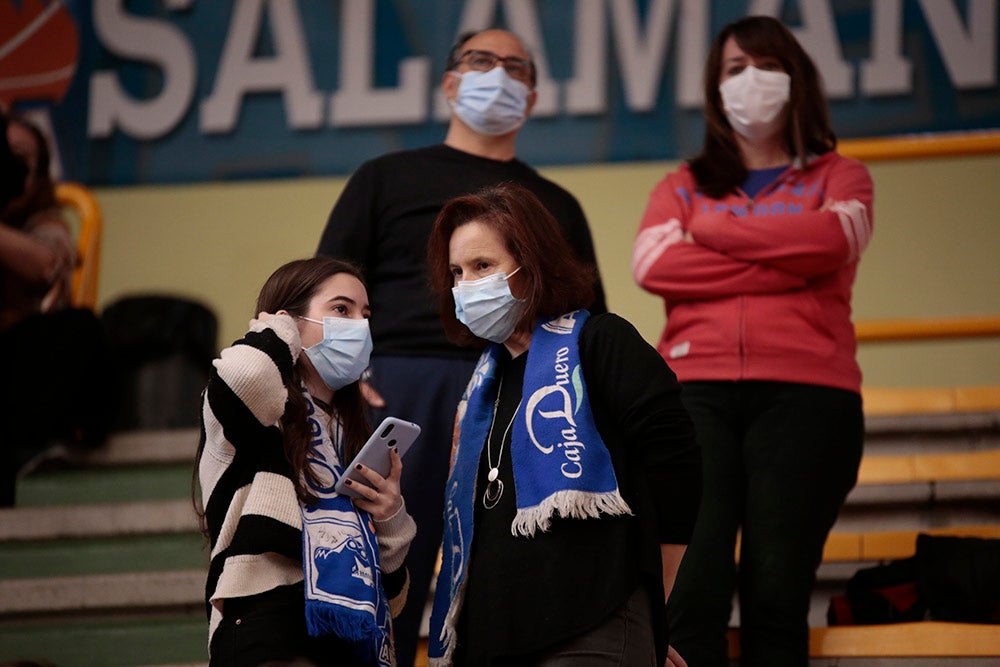 El ambiente carnavalero se hace notar en Würzburg para seguir manteniendo, y reforzando, el disfraz de líder del conjunto azulón