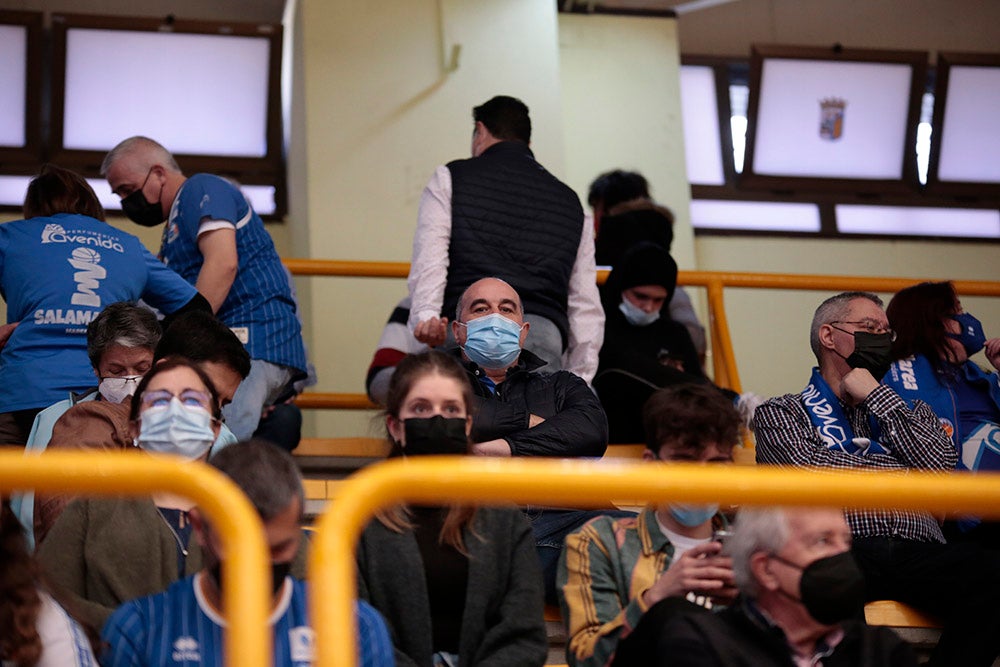 El ambiente carnavalero se hace notar en Würzburg para seguir manteniendo, y reforzando, el disfraz de líder del conjunto azulón