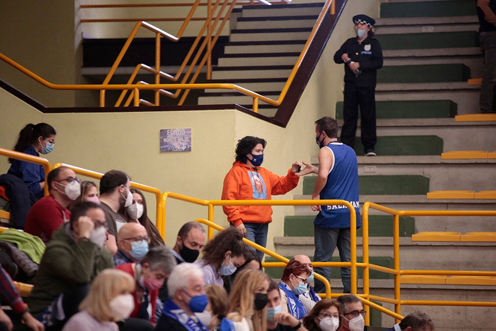 El ambiente carnavalero se hace notar en Würzburg para seguir manteniendo, y reforzando, el disfraz de líder del conjunto azulón