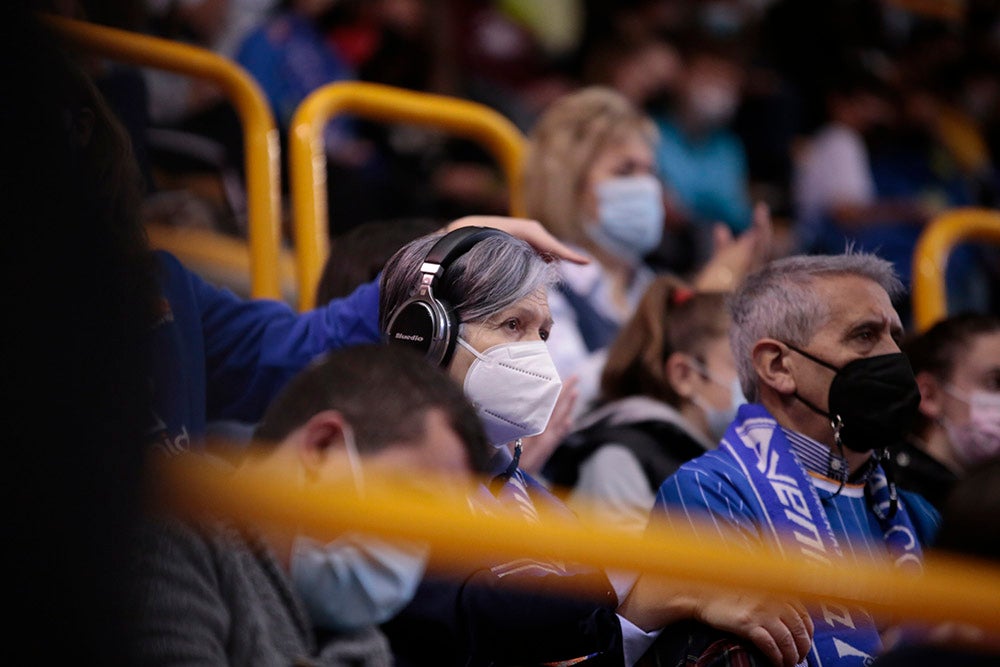 El ambiente carnavalero se hace notar en Würzburg para seguir manteniendo, y reforzando, el disfraz de líder del conjunto azulón