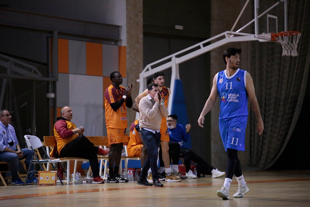 El Aquimisa Carbajosa revive en el aplazado ante Melilla con Avelino y Barrueco en el banco (97-68)