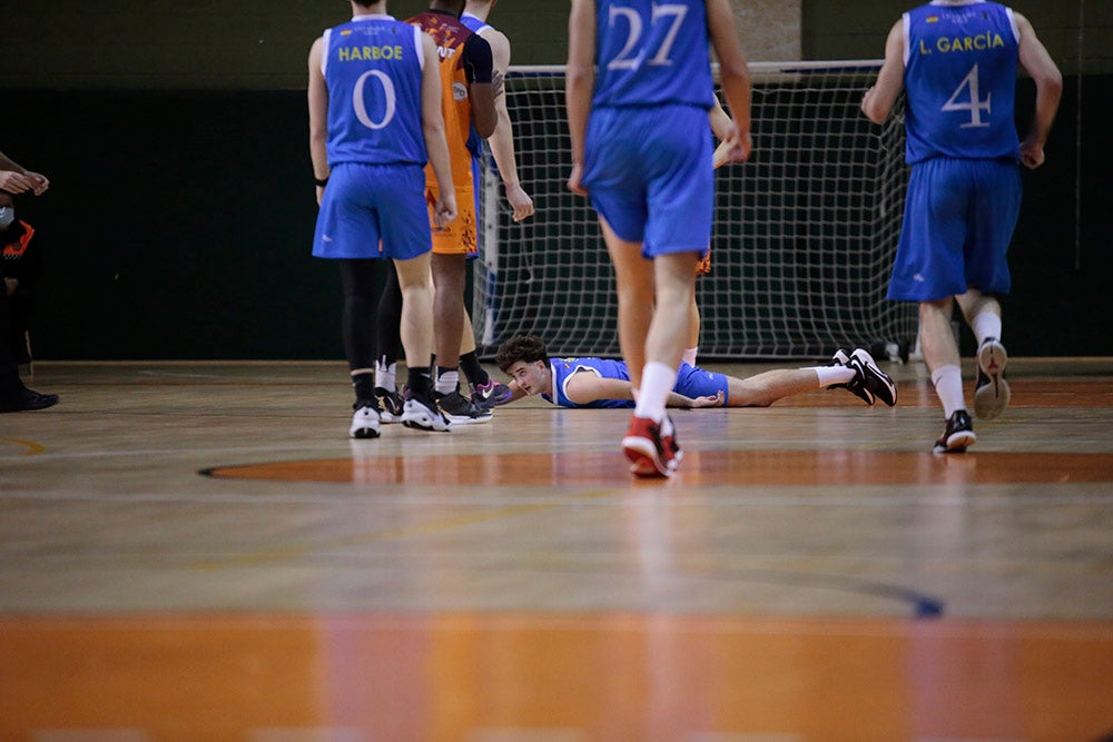 El Aquimisa Carbajosa revive en el aplazado ante Melilla con Avelino y Barrueco en el banco (97-68)