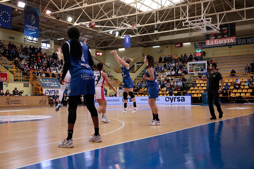 El CB Avenida se hace más líder ante el colista Ferrol (85-51)