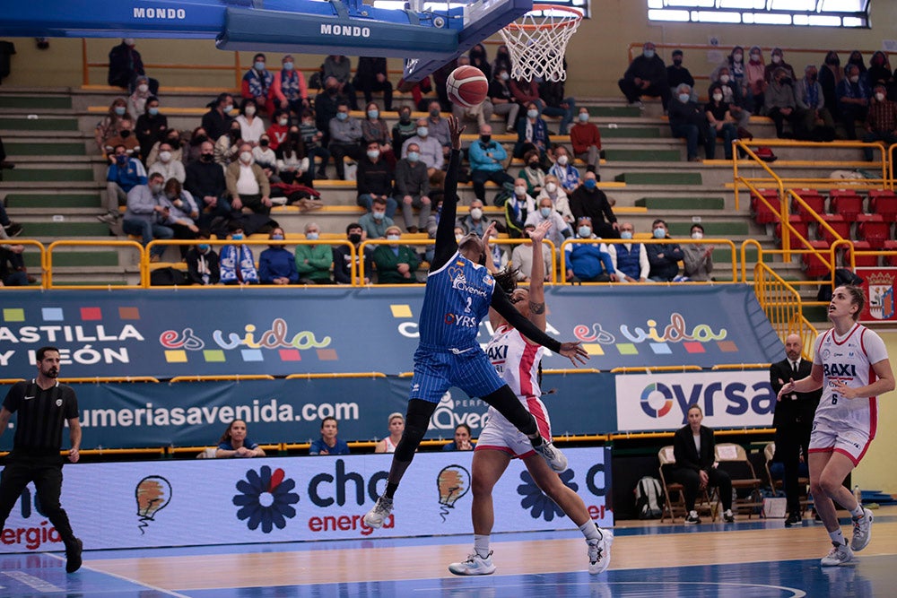 El CB Avenida se hace más líder ante el colista Ferrol (85-51)