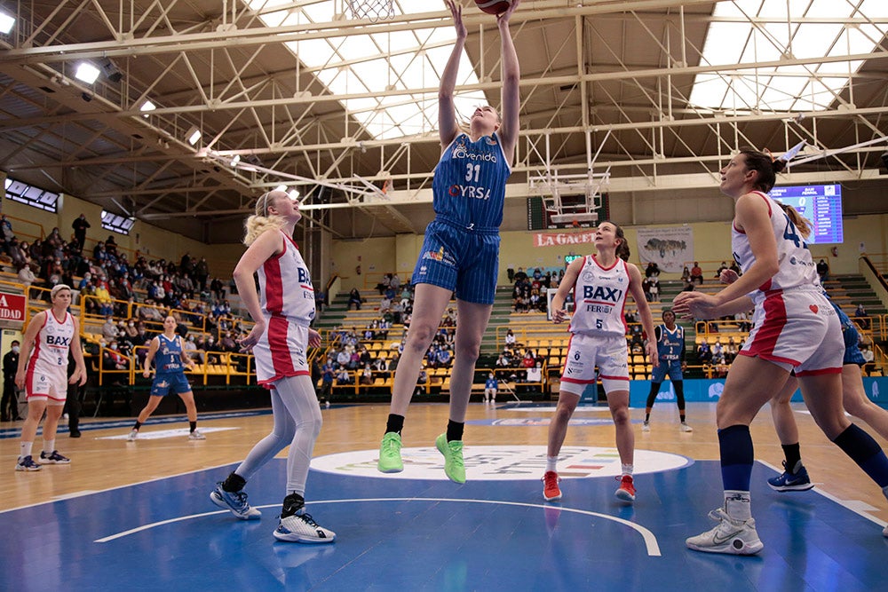 El CB Avenida se hace más líder ante el colista Ferrol (85-51)