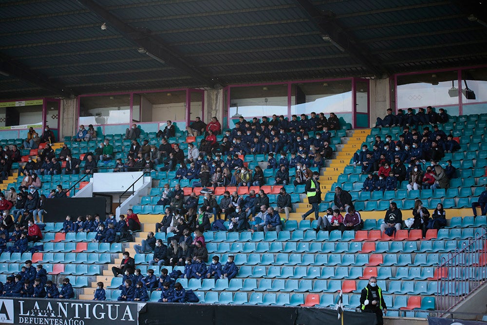 El presidente Manuel Lovato centra todas las miradas en un estadio Helmántico con nuevos aires tras el cambio en el banquillo 