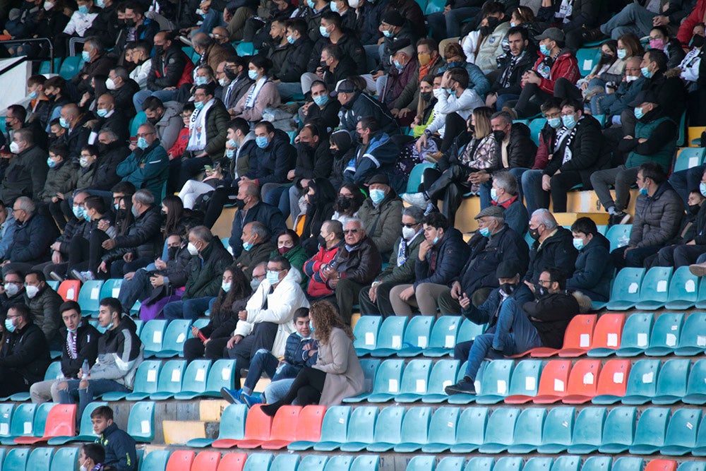 El presidente Manuel Lovato centra todas las miradas en un estadio Helmántico con nuevos aires tras el cambio en el banquillo 