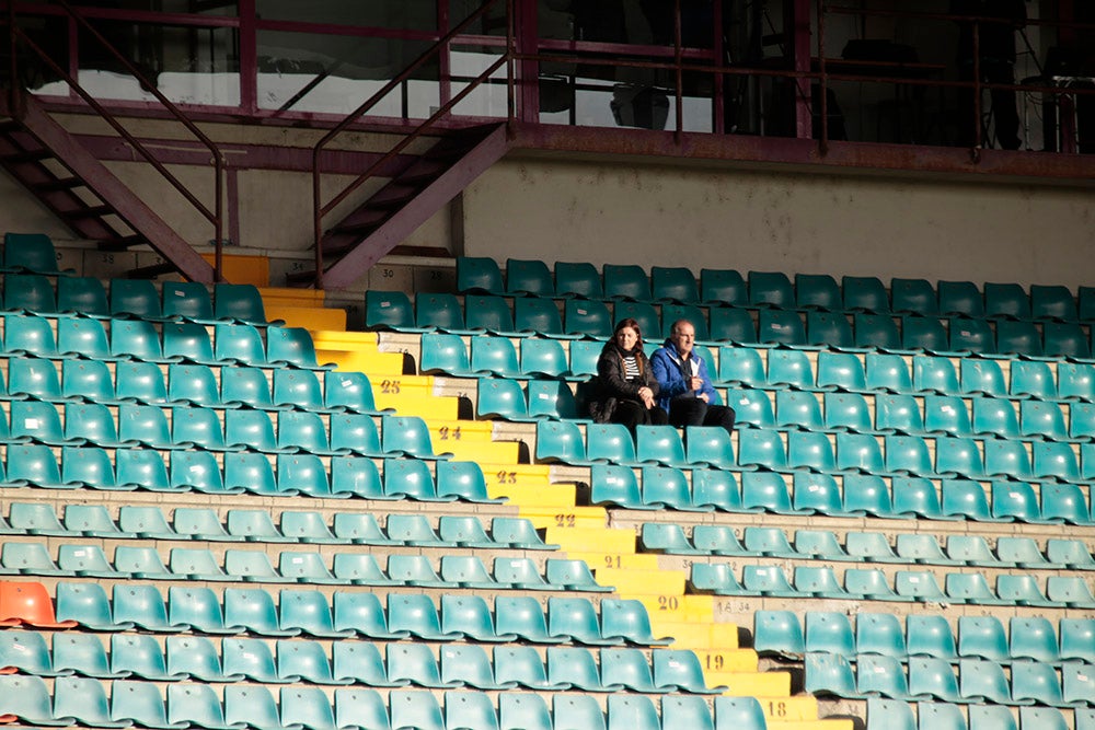 El presidente Manuel Lovato centra todas las miradas en un estadio Helmántico con nuevos aires tras el cambio en el banquillo 