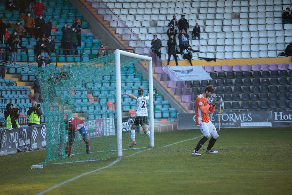 El Salamanca UDS se agarra a la pelea por la salvación ante la UD Llanera (2-0)