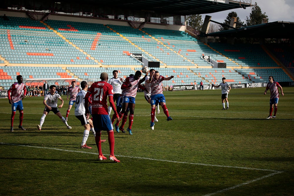 El Salamanca UDS se agarra a la pelea por la salvación ante la UD Llanera (2-0)