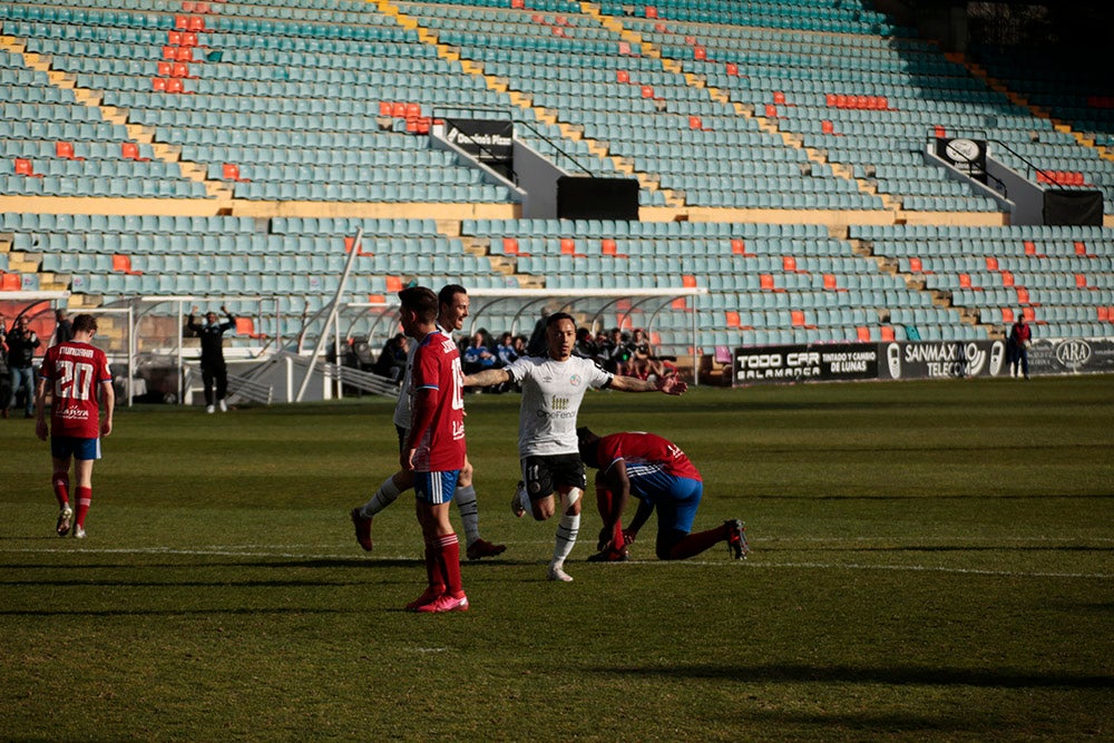 El Salamanca UDS se agarra a la pelea por la salvación ante la UD Llanera (2-0)