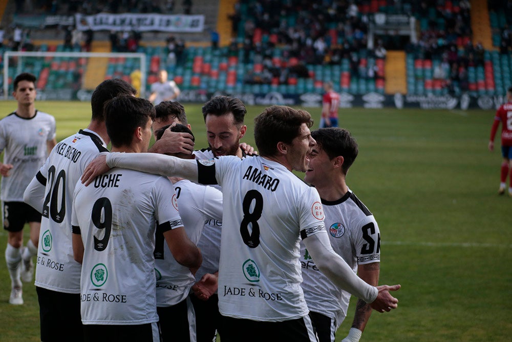 El Salamanca UDS se agarra a la pelea por la salvación ante la UD Llanera (2-0)