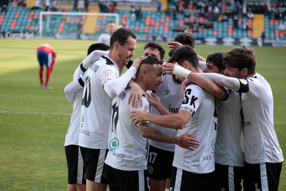 El Salamanca UDS se agarra a la pelea por la salvación ante la UD Llanera (2-0)