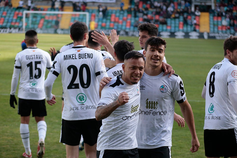 El Salamanca UDS se agarra a la pelea por la salvación ante la UD Llanera (2-0)