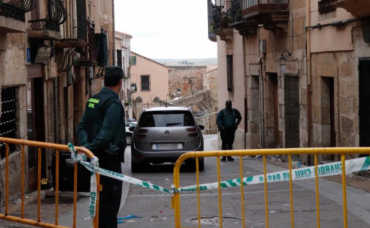 Agentes de la Guardia Civil en el lugar de los hechos. 