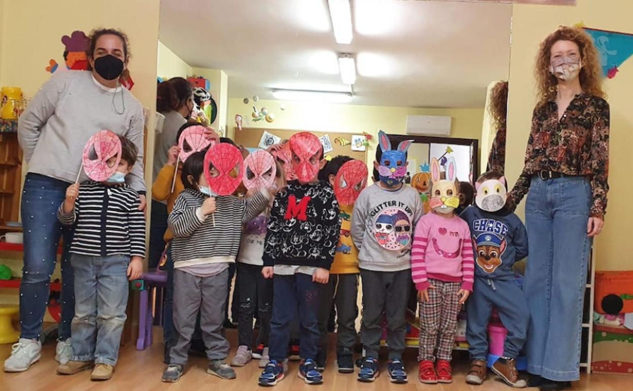 Ana Suárez, concejala de Familia e Igualdad de Oportunidades, visita el Centro de Acción Social Centro. 