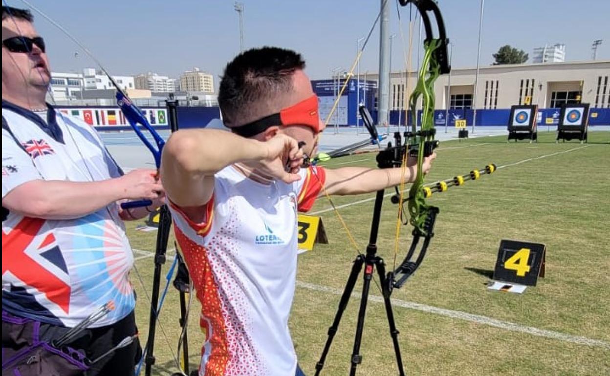 El arquero invidente charro Daniel Martín Anaya, quinto en el Mundial de Dubai