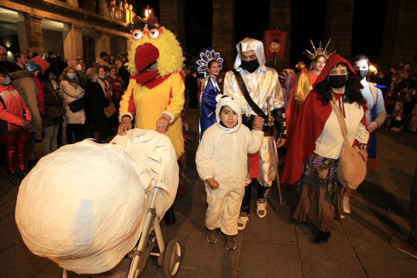 Desfile de este martes por el centro de Segovia.