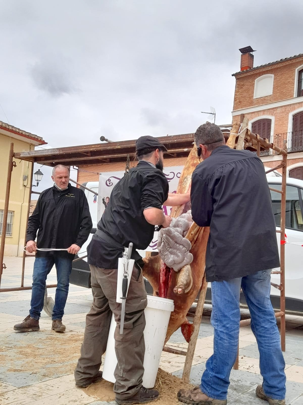 Magaz de Pisuerga revive la matanza tradicional