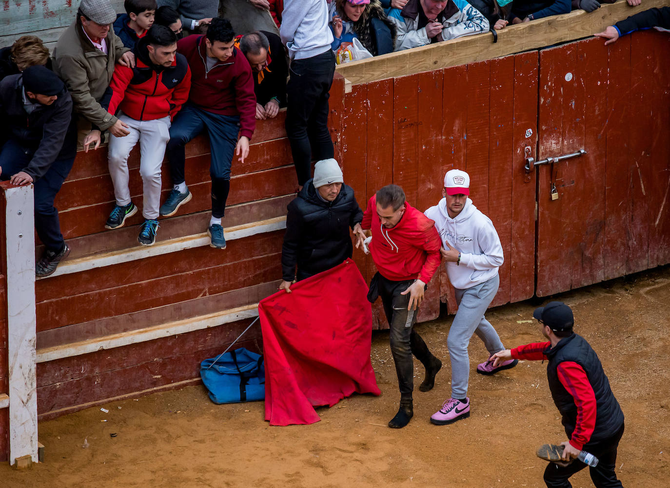 Fotos: Herido muy grave un vallisoletano de 24 años en la capea de Ciudad Rodrigo