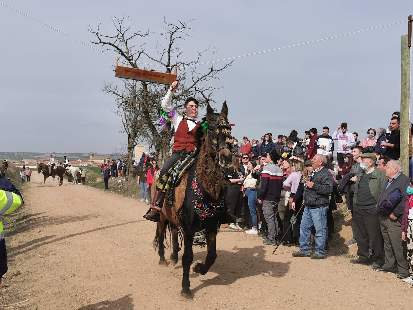 Fotos: Los quintos de Torrelobatón corren las cintas tras dos años en blanco por la covid