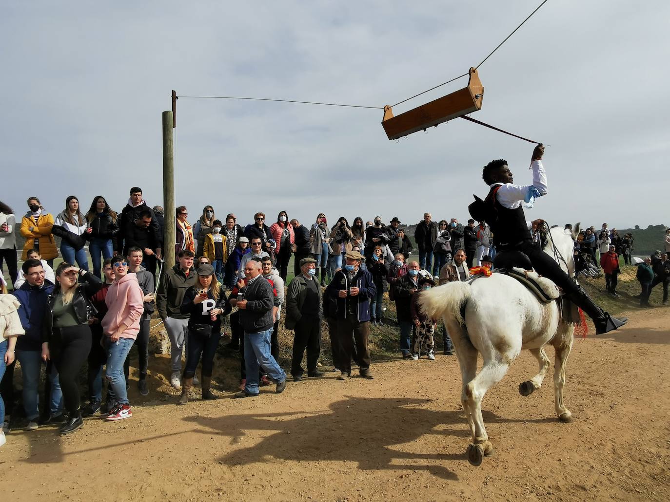 Fotos: Los quintos de Torrelobatón corren las cintas tras dos años en blanco por la covid