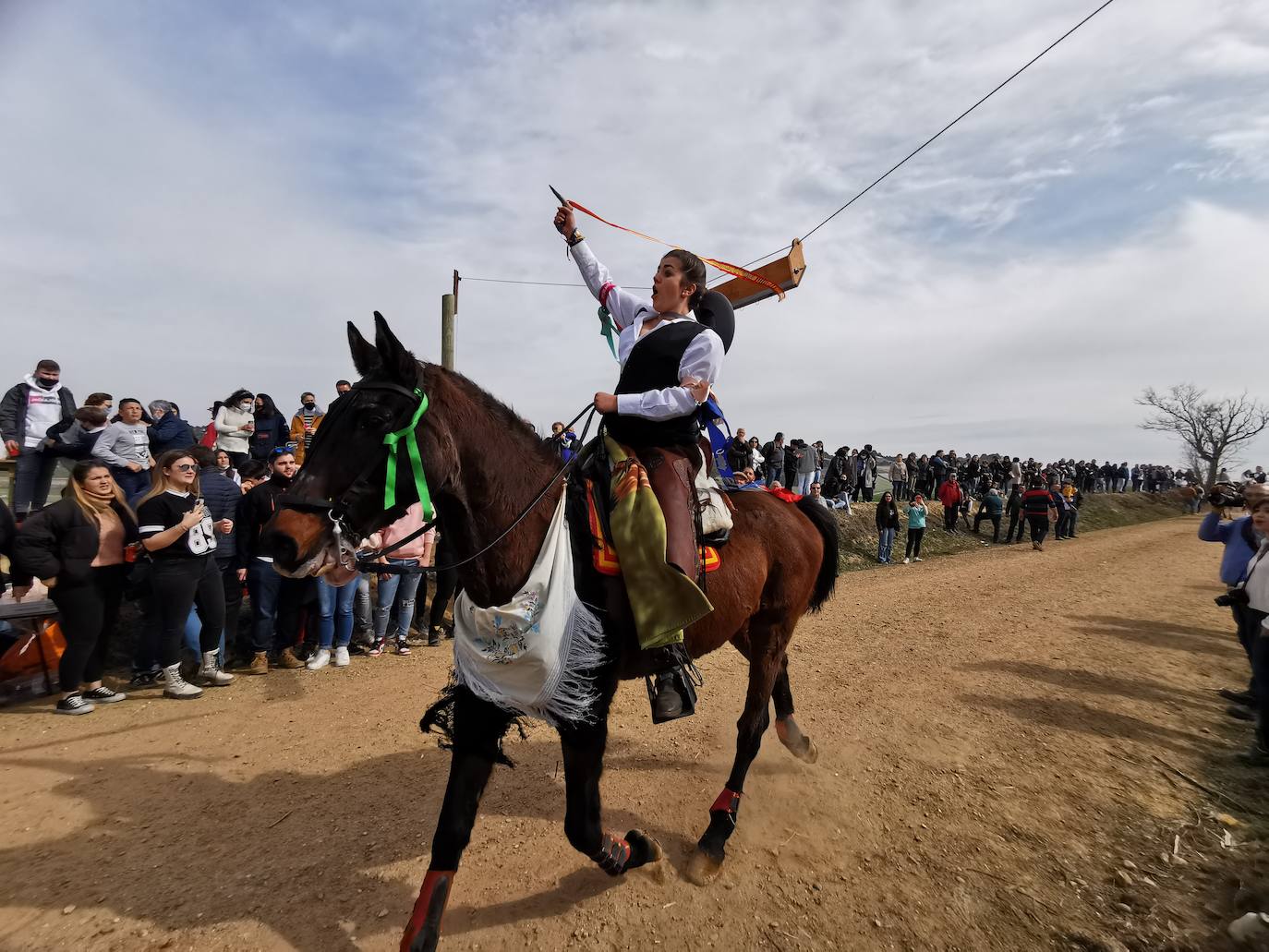 Fotos: Los quintos de Torrelobatón corren las cintas tras dos años en blanco por la covid