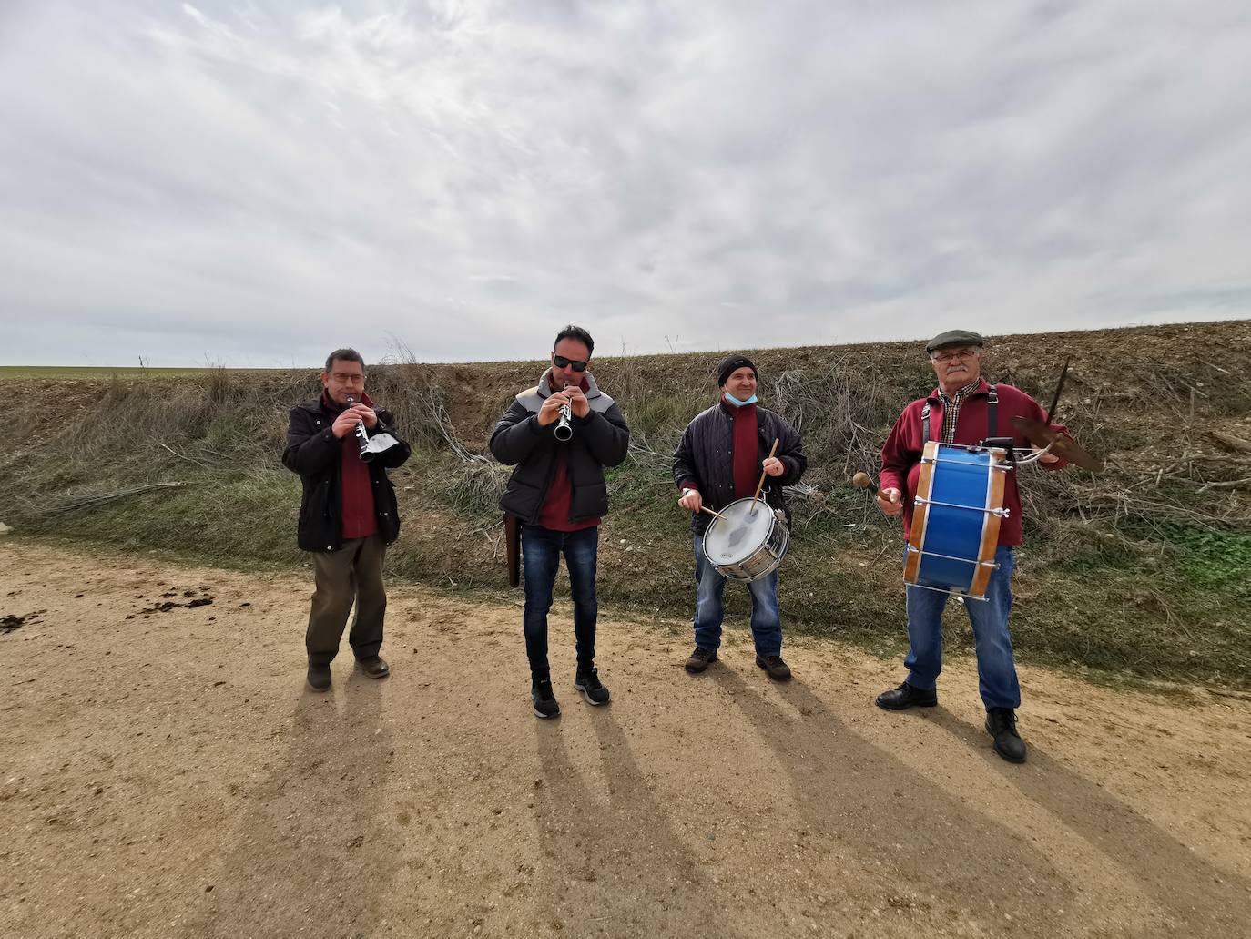 Fotos: Los quintos de Torrelobatón corren las cintas tras dos años en blanco por la covid