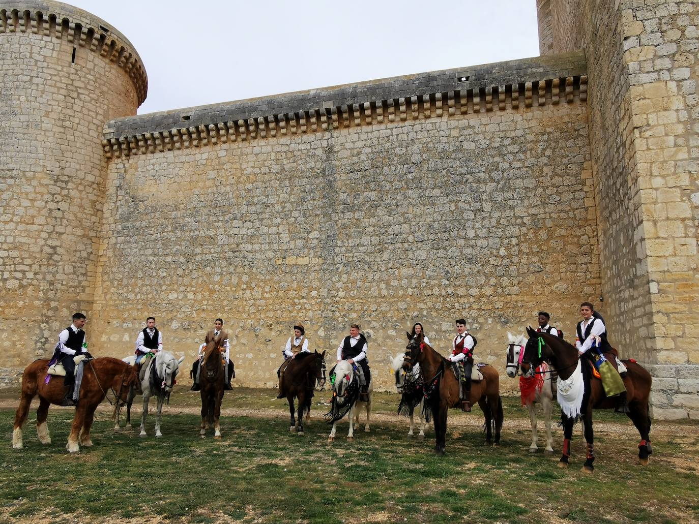 Fotos: Los quintos de Torrelobatón corren las cintas tras dos años en blanco por la covid