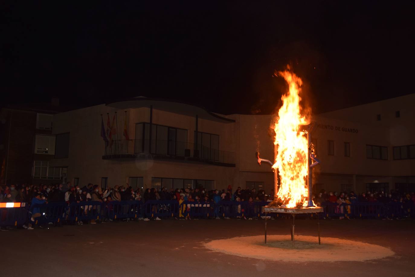 Fotos: Carnaval en Guardo: La quema de la falla de Don Gong