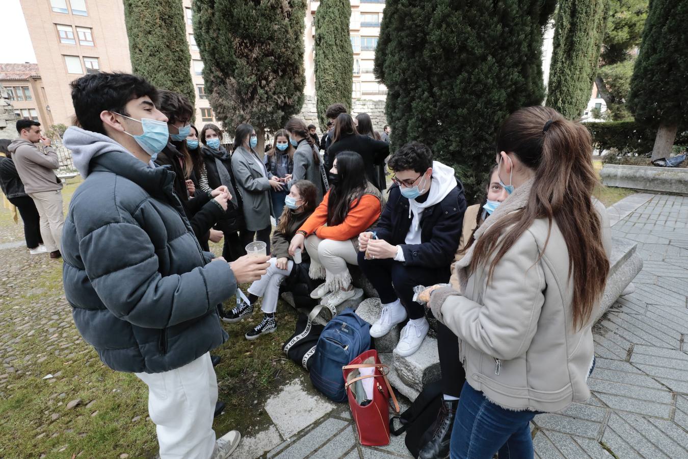 Fotos: Ayuno solidario por la paz en Ucrania en la Plaza de la Universidad