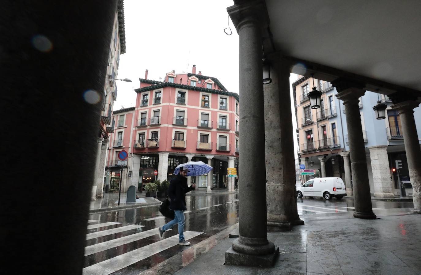 Fotos: La lluvia reaparece con fuerza en Valladolid