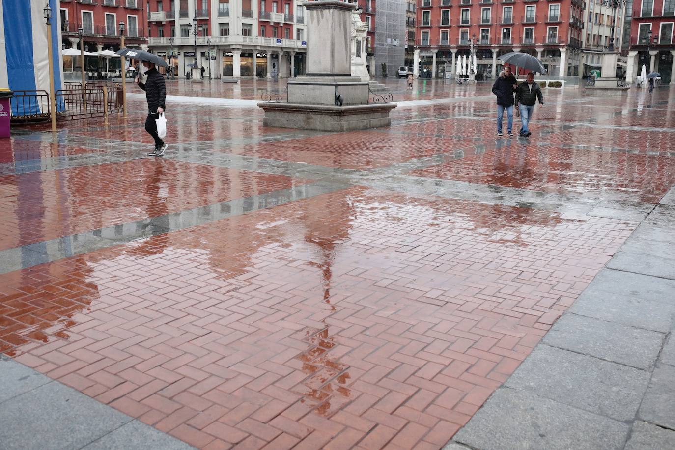 Fotos: La lluvia reaparece con fuerza en Valladolid