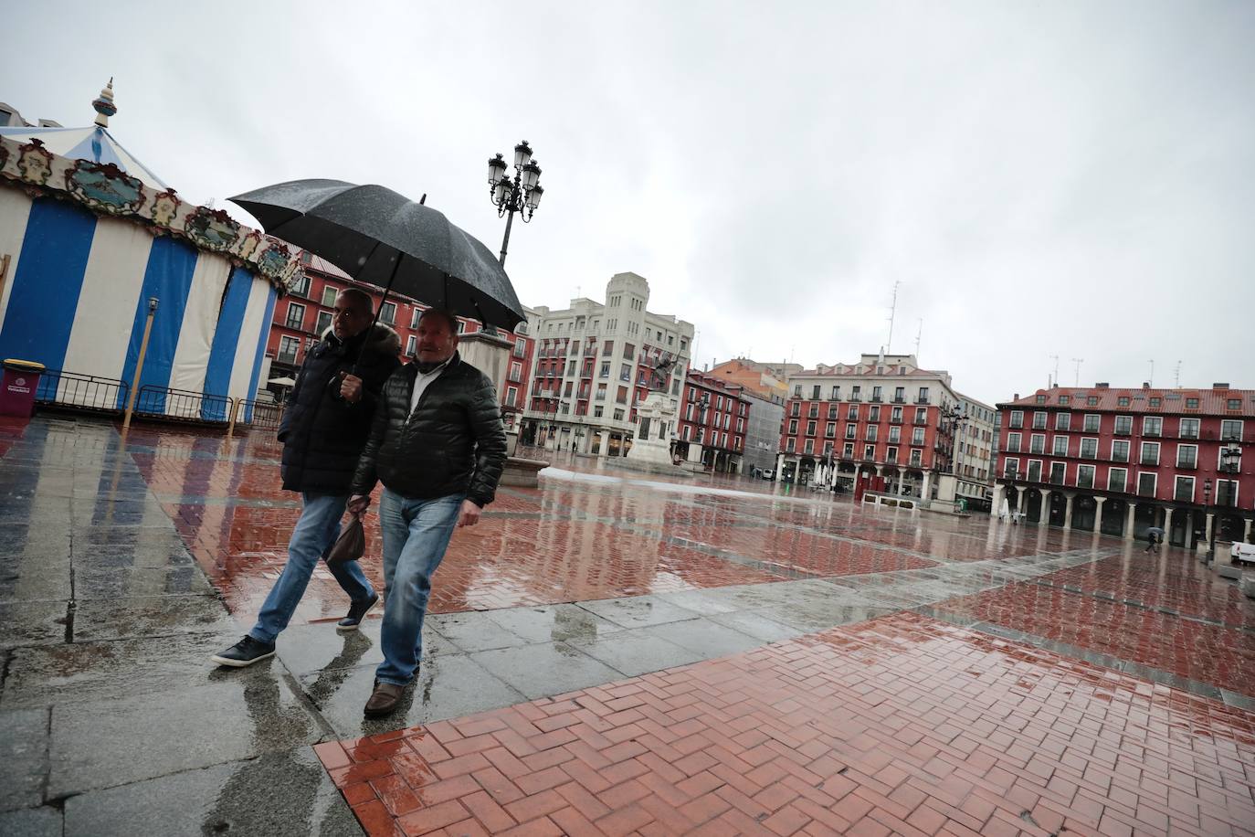 Fotos: La lluvia reaparece con fuerza en Valladolid