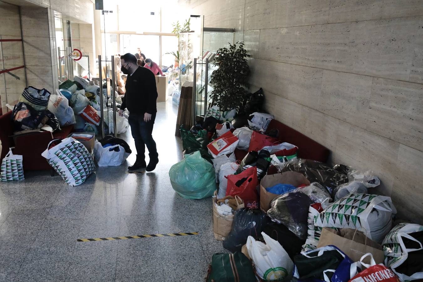 Fotos: Material recibido en la Cámara de Comercio de Valladolid para los refugiados de la guerra en Ucrania