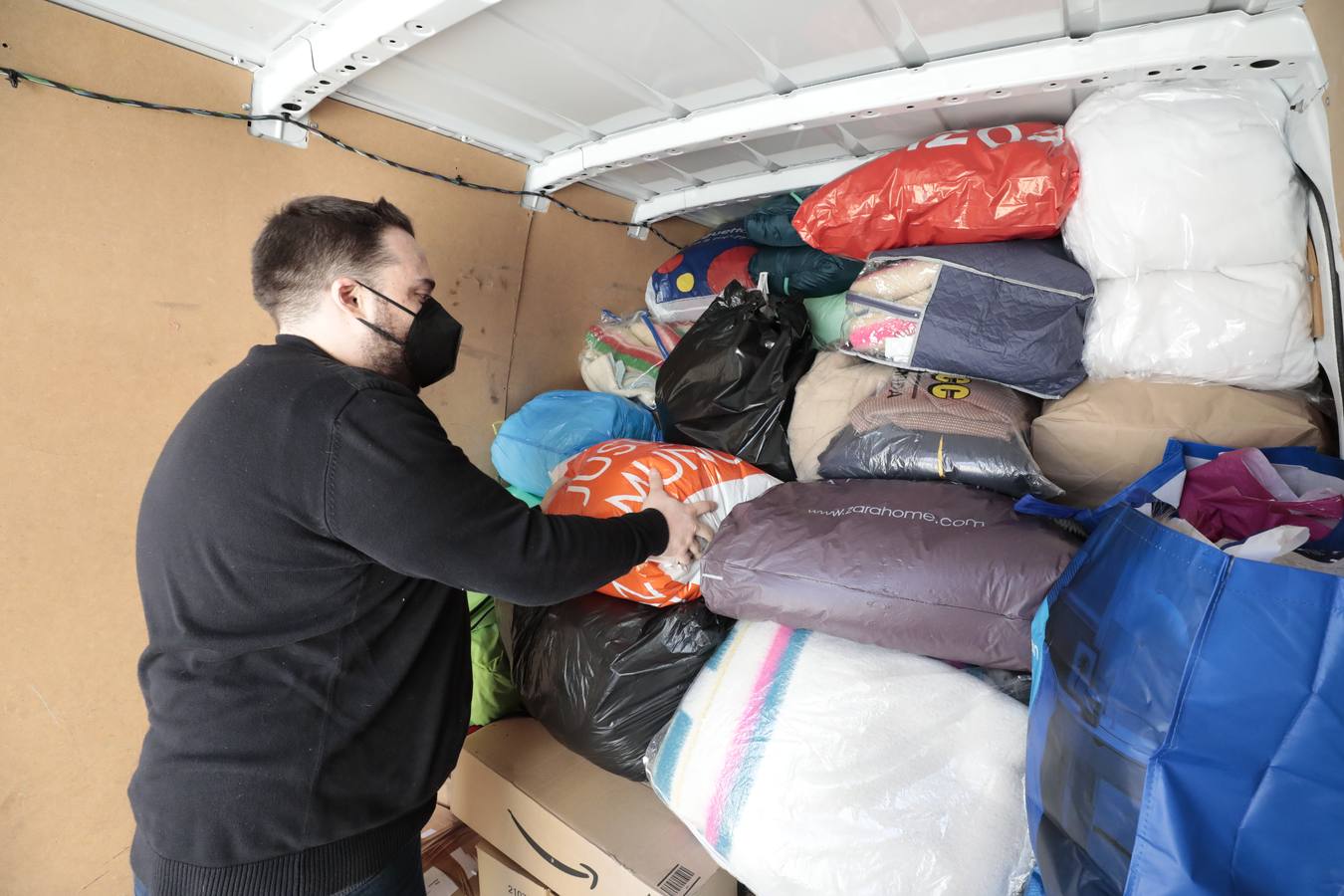 Fotos: Material recibido en la Cámara de Comercio de Valladolid para los refugiados de la guerra en Ucrania