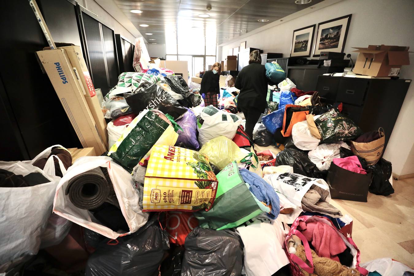 Fotos: Material recibido en la Cámara de Comercio de Valladolid para los refugiados de la guerra en Ucrania